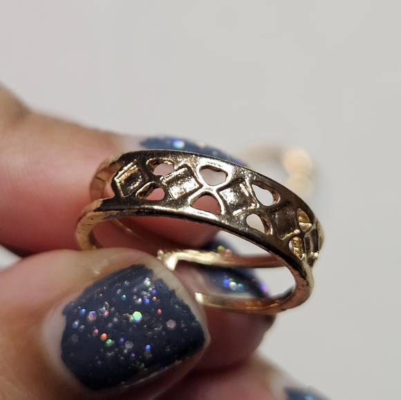 Random Assortment of Six Rings - Picture 6 of 10